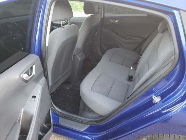 Синій Хендай Ioniq, об'ємом двигуна 1.6 л та пробігом 73 тис. км за 17800 $, фото 11 на Automoto.ua