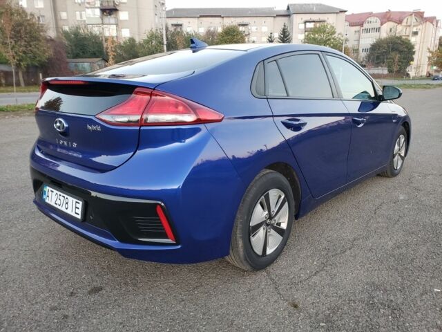 Синій Хендай Ioniq, об'ємом двигуна 1.6 л та пробігом 73 тис. км за 17800 $, фото 4 на Automoto.ua