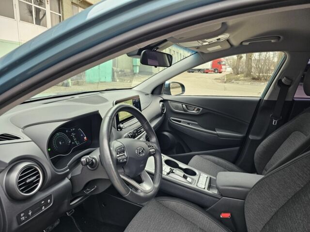 Синий Хендай Ioniq, объемом двигателя 0 л и пробегом 28 тыс. км за 18500 $, фото 7 на Automoto.ua