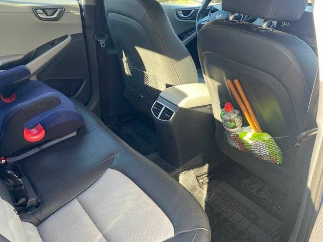 Синий Хендай Ioniq, объемом двигателя 0 л и пробегом 91 тыс. км за 16000 $, фото 7 на Automoto.ua