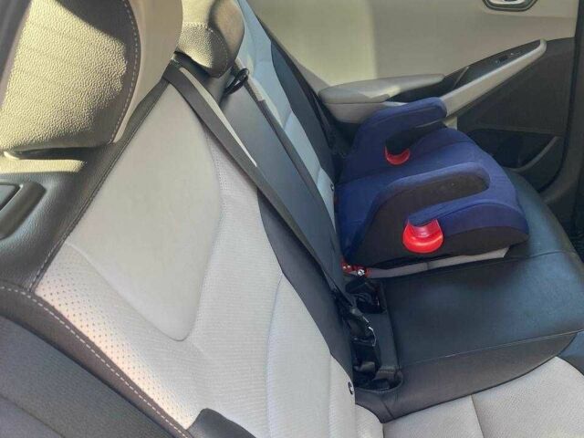 Синий Хендай Ioniq, объемом двигателя 0 л и пробегом 91 тыс. км за 16000 $, фото 8 на Automoto.ua