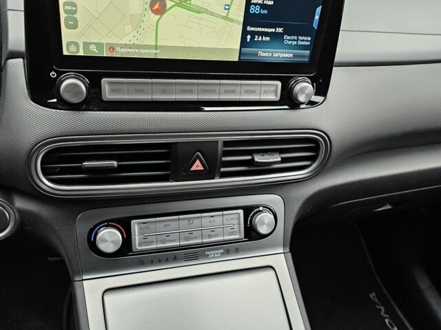 Синий Хендай Ioniq, объемом двигателя 0 л и пробегом 28 тыс. км за 18500 $, фото 10 на Automoto.ua
