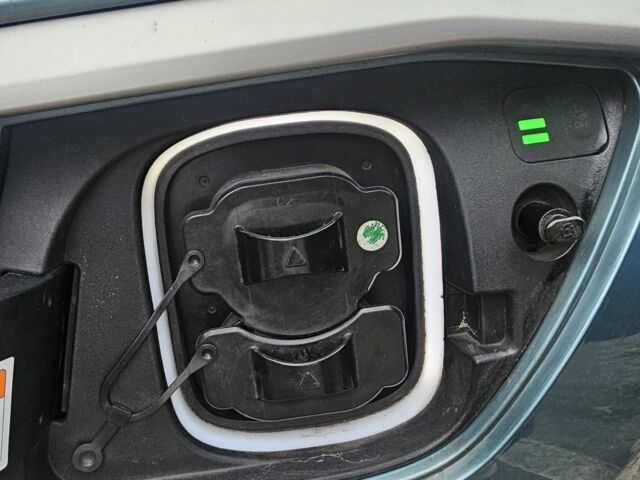 Синій Хендай Ioniq, об'ємом двигуна 0 л та пробігом 95 тис. км за 16800 $, фото 7 на Automoto.ua