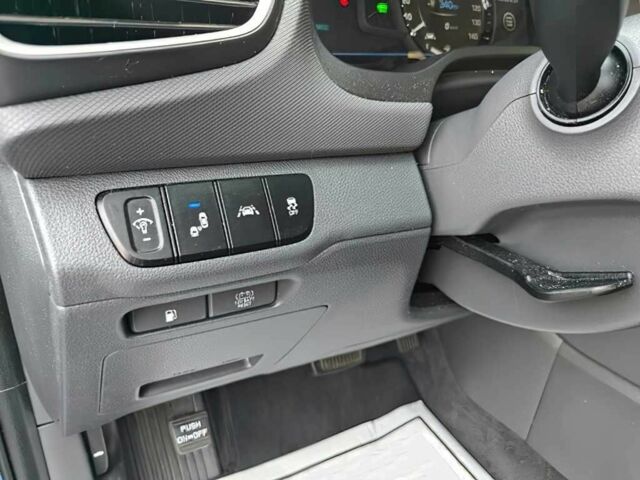 Синий Хендай Ioniq, объемом двигателя 1.6 л и пробегом 110 тыс. км за 9900 $, фото 14 на Automoto.ua