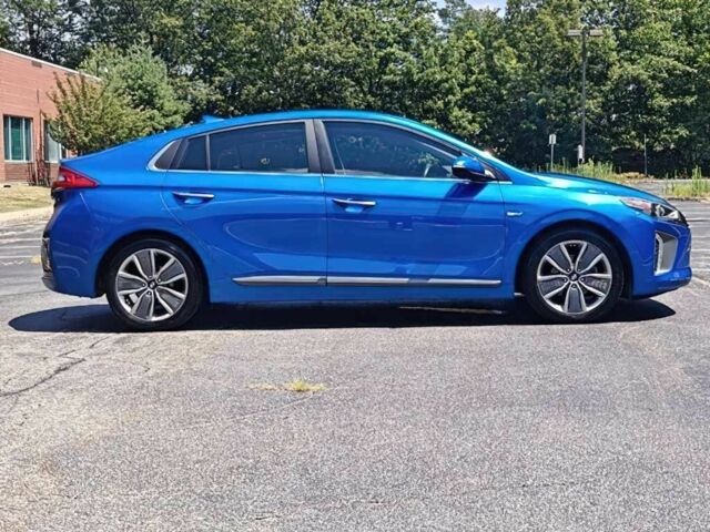Синий Хендай Ioniq, объемом двигателя 1.6 л и пробегом 110 тыс. км за 9900 $, фото 2 на Automoto.ua