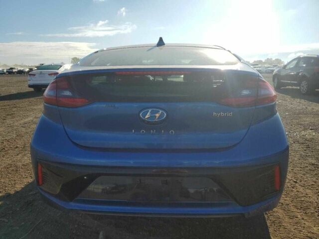 Синий Хендай Ioniq, объемом двигателя 1.6 л и пробегом 58 тыс. км за 2000 $, фото 4 на Automoto.ua