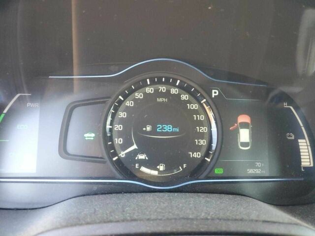 Синий Хендай Ioniq, объемом двигателя 1.6 л и пробегом 58 тыс. км за 2000 $, фото 7 на Automoto.ua