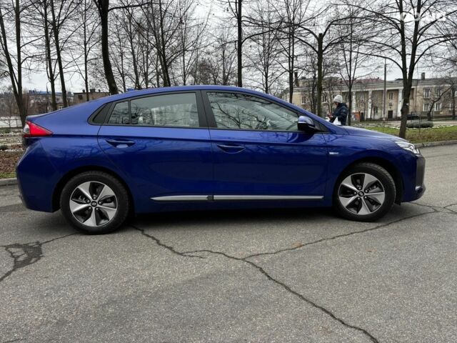 Синий Хендай Ioniq, объемом двигателя 0 л и пробегом 25 тыс. км за 14490 $, фото 7 на Automoto.ua