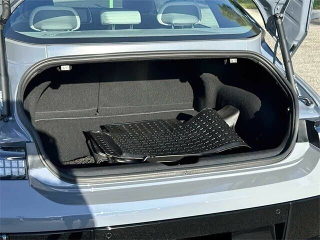 Синий Хендай Ioniq, объемом двигателя 0 л и пробегом 6 тыс. км за 18000 $, фото 19 на Automoto.ua