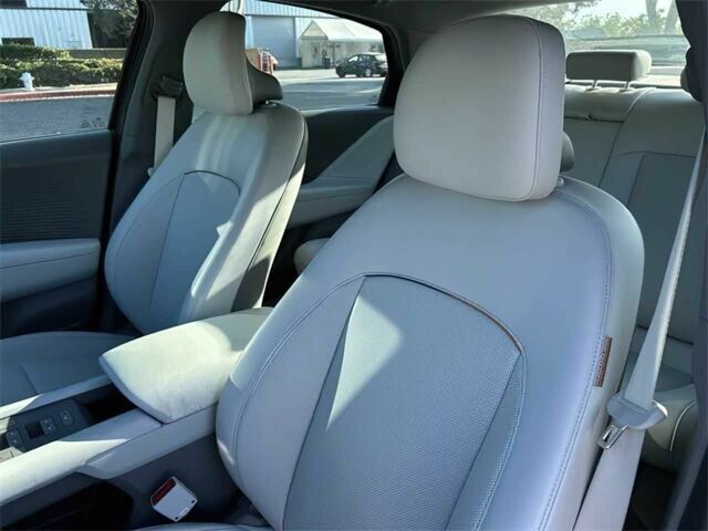 Синий Хендай Ioniq, объемом двигателя 0 л и пробегом 6 тыс. км за 18000 $, фото 8 на Automoto.ua