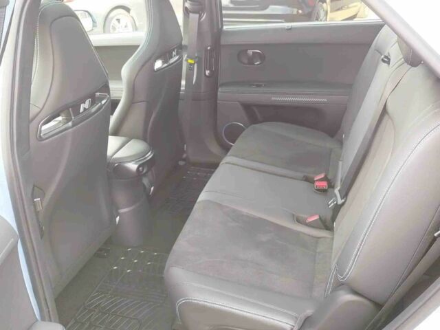 Синий Хендай Ioniq, объемом двигателя 0 л и пробегом 13 тыс. км за 27000 $, фото 9 на Automoto.ua