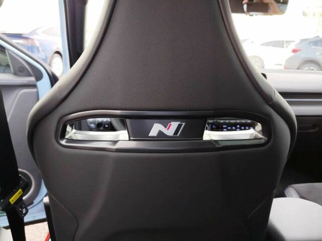 Синий Хендай Ioniq, объемом двигателя 0 л и пробегом 13 тыс. км за 27000 $, фото 7 на Automoto.ua