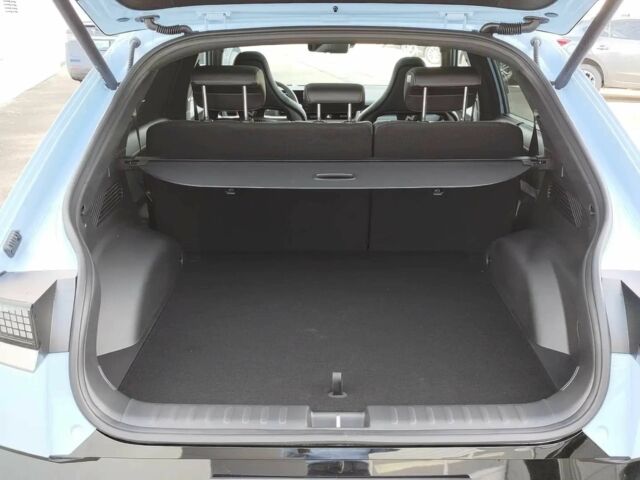 Синий Хендай Ioniq, объемом двигателя 0 л и пробегом 13 тыс. км за 27000 $, фото 10 на Automoto.ua