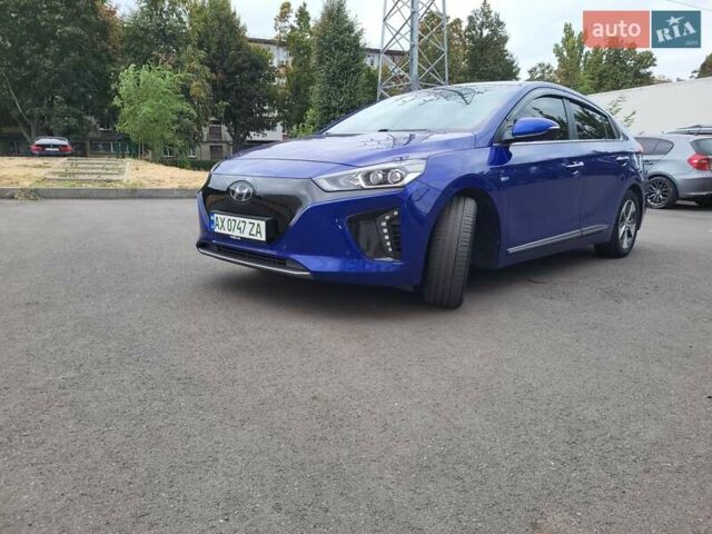 Синий Хендай Ioniq, объемом двигателя 0 л и пробегом 59 тыс. км за 14900 $, фото 2 на Automoto.ua
