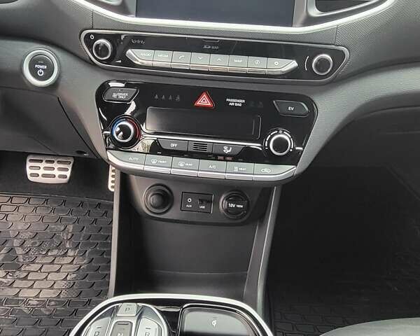 Синий Хендай Ioniq, объемом двигателя 0 л и пробегом 59 тыс. км за 14900 $, фото 15 на Automoto.ua