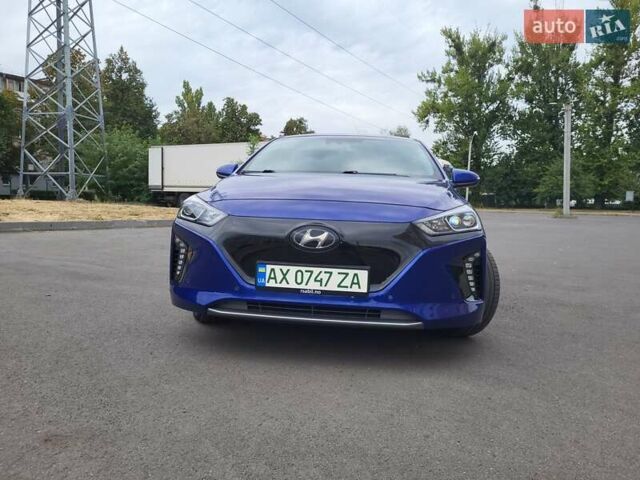Синий Хендай Ioniq, объемом двигателя 0 л и пробегом 59 тыс. км за 14900 $, фото 3 на Automoto.ua