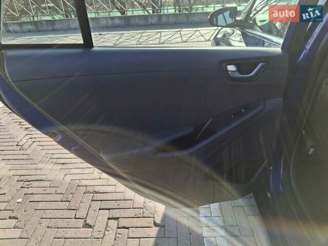 Синій Хендай Ioniq, об'ємом двигуна 1.58 л та пробігом 83 тис. км за 16200 $, фото 27 на Automoto.ua