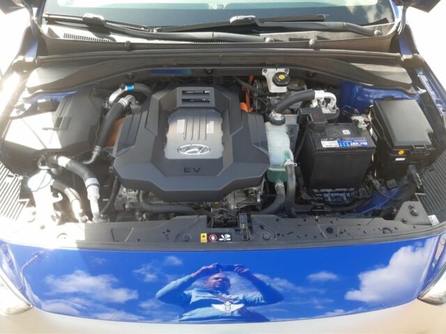 Синий Хендай Ioniq, объемом двигателя 0 л и пробегом 97 тыс. км за 289 $, фото 12 на Automoto.ua