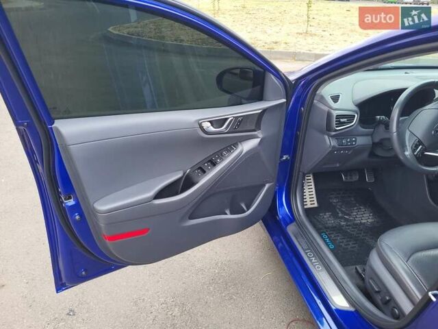 Синий Хендай Ioniq, объемом двигателя 0 л и пробегом 59 тыс. км за 14900 $, фото 7 на Automoto.ua