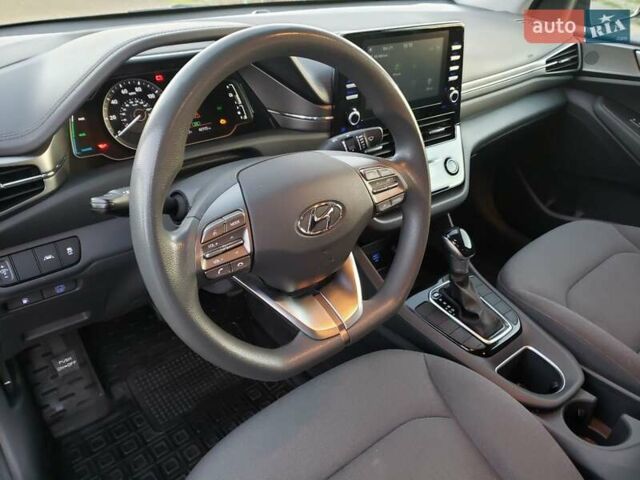 Синий Хендай Ioniq, объемом двигателя 1.6 л и пробегом 86 тыс. км за 16800 $, фото 14 на Automoto.ua