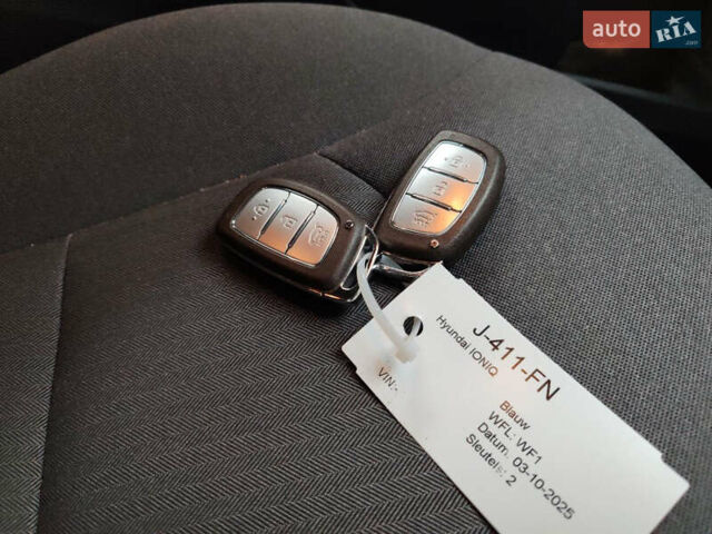 Синий Хендай Ioniq, объемом двигателя 0 л и пробегом 135 тыс. км за 15000 $, фото 12 на Automoto.ua