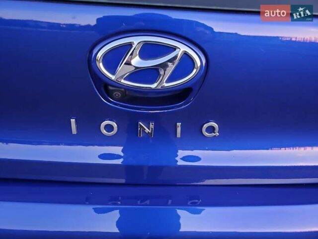 Синий Хендай Ioniq, объемом двигателя 1.6 л и пробегом 86 тыс. км за 16800 $, фото 20 на Automoto.ua