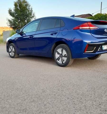 Синий Хендай Ioniq, объемом двигателя 1.6 л и пробегом 86 тыс. км за 16800 $, фото 2 на Automoto.ua