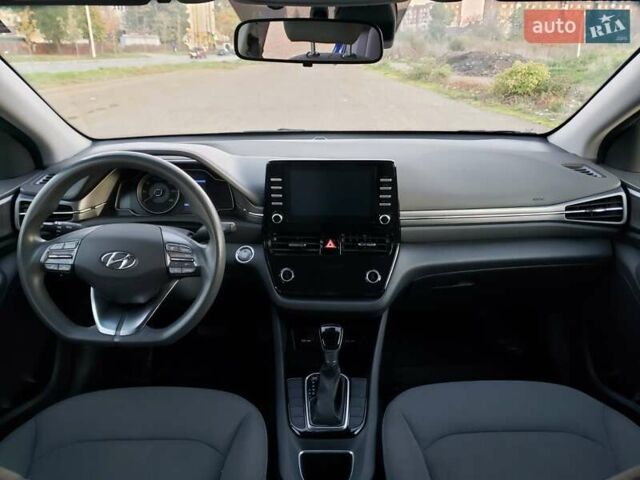 Синий Хендай Ioniq, объемом двигателя 1.6 л и пробегом 86 тыс. км за 16800 $, фото 15 на Automoto.ua