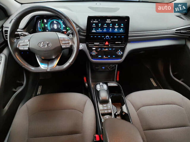 Синий Хендай Ioniq, объемом двигателя 0 л и пробегом 135 тыс. км за 15000 $, фото 9 на Automoto.ua