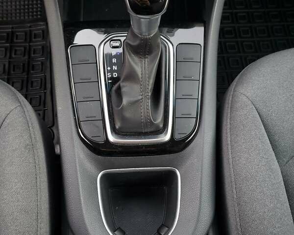 Синий Хендай Ioniq, объемом двигателя 1.6 л и пробегом 86 тыс. км за 16800 $, фото 17 на Automoto.ua