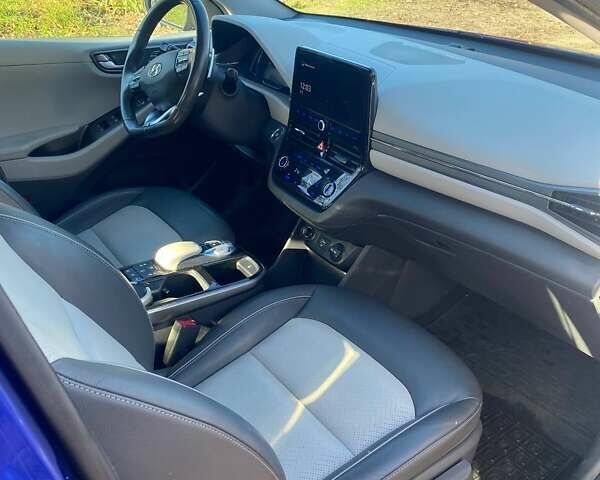 Синий Хендай Ioniq, объемом двигателя 0 л и пробегом 91 тыс. км за 16000 $, фото 9 на Automoto.ua
