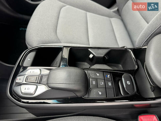 Синий Хендай Ioniq, объемом двигателя 0 л и пробегом 149 тыс. км за 15400 $, фото 44 на Automoto.ua