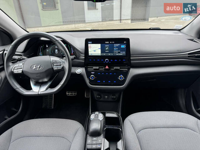 Синий Хендай Ioniq, объемом двигателя 0 л и пробегом 149 тыс. км за 15400 $, фото 40 на Automoto.ua