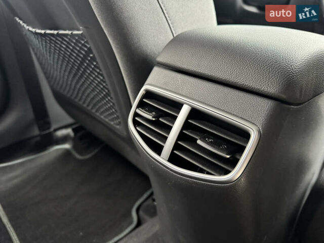 Синий Хендай Ioniq, объемом двигателя 0 л и пробегом 150 тыс. км за 15850 $, фото 48 на Automoto.ua