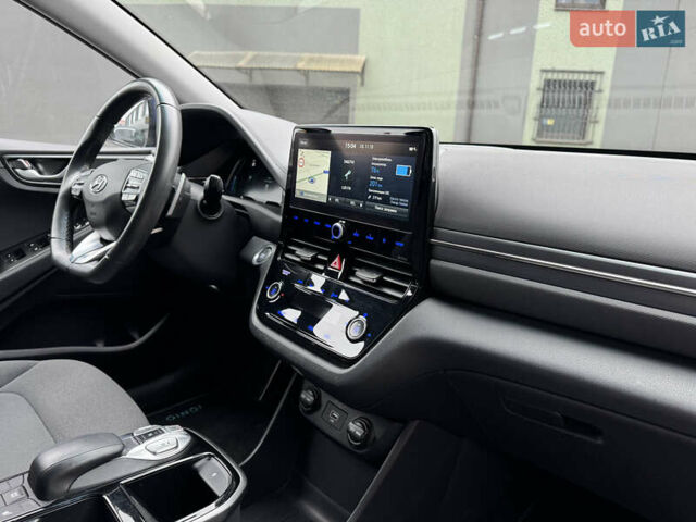 Синий Хендай Ioniq, объемом двигателя 0 л и пробегом 149 тыс. км за 15400 $, фото 35 на Automoto.ua