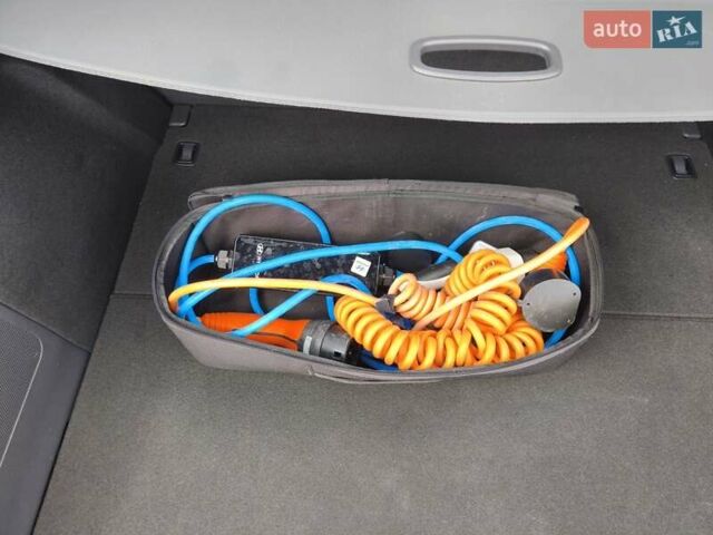 Синій Хендай Ioniq, об'ємом двигуна 0 л та пробігом 57 тис. км за 16600 $, фото 50 на Automoto.ua