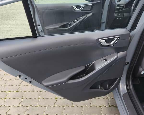 Синій Хендай Ioniq, об'ємом двигуна 0 л та пробігом 57 тис. км за 16600 $, фото 39 на Automoto.ua