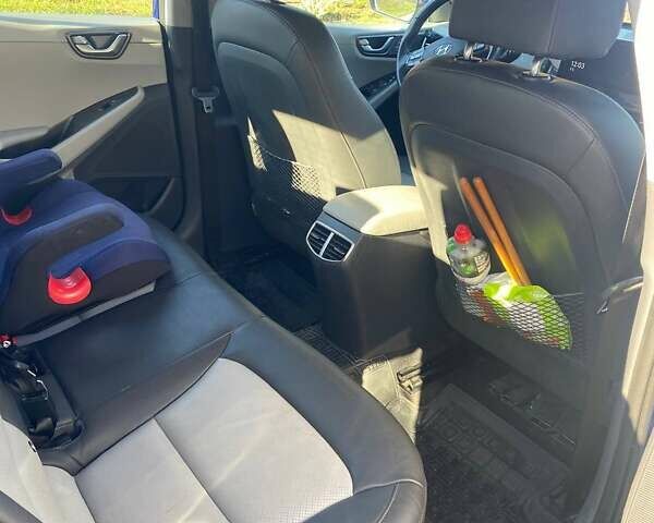 Синий Хендай Ioniq, объемом двигателя 0 л и пробегом 91 тыс. км за 16000 $, фото 5 на Automoto.ua