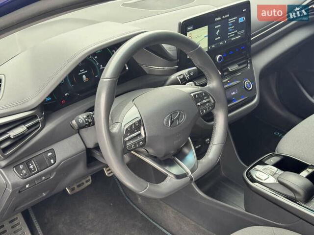 Синий Хендай Ioniq, объемом двигателя 0 л и пробегом 150 тыс. км за 15850 $, фото 31 на Automoto.ua