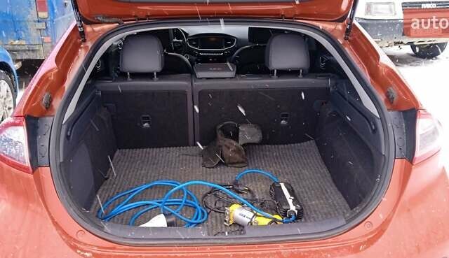 Хендай Ioniq 2017 в Бориславе на Automoto.ua Оранжевый Хендай Ioniq, объемом двигателя 0 л и пробегом 152 тыс. км за 12700 $, фото 7 на Automoto.ua