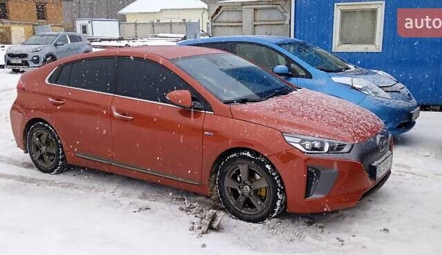 Хендай Ioniq 2017 в Бориславе на Automoto.ua Оранжевый Хендай Ioniq, объемом двигателя 0 л и пробегом 152 тыс. км за 12700 $, фото 1 на Automoto.ua