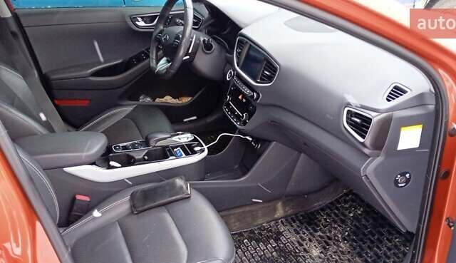 Хендай Ioniq 2017 в Бориславе на Automoto.ua Оранжевый Хендай Ioniq, объемом двигателя 0 л и пробегом 152 тыс. км за 12700 $, фото 2 на Automoto.ua