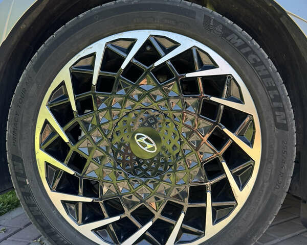 Белый Хендай Ioniq 5, объемом двигателя 0 л и пробегом 118 тыс. км за 26500 $, фото 13 на Automoto.ua