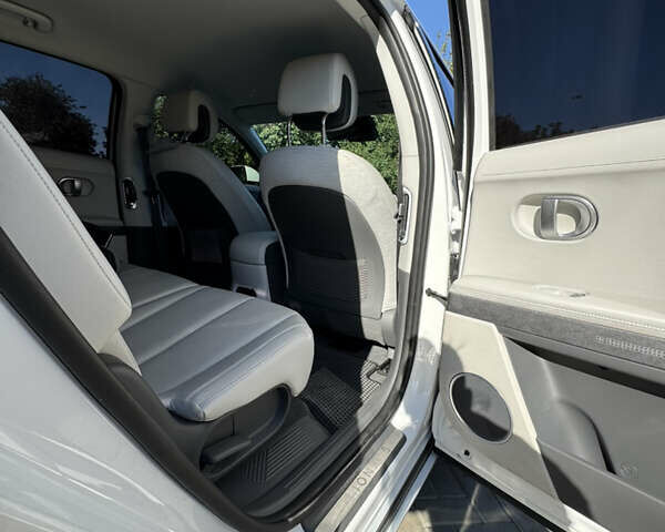 Белый Хендай Ioniq 5, объемом двигателя 0 л и пробегом 118 тыс. км за 26500 $, фото 6 на Automoto.ua
