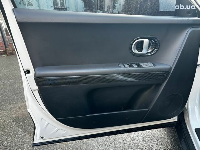 Белый Хендай Ioniq 5, объемом двигателя 0 л и пробегом 81 тыс. км за 24690 $, фото 8 на Automoto.ua