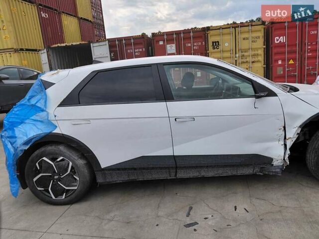 Белый Хендай Ioniq 5, объемом двигателя 0 л и пробегом 77 тыс. км за 15500 $, фото 7 на Automoto.ua