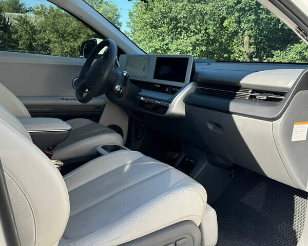 Белый Хендай Ioniq 5, объемом двигателя 0 л и пробегом 118 тыс. км за 26500 $, фото 1 на Automoto.ua