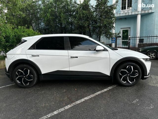 Белый Хендай Ioniq 5, объемом двигателя 0 л и пробегом 81 тыс. км за 24690 $, фото 3 на Automoto.ua