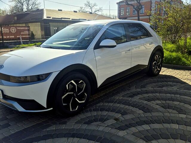 Белый Хендай Ioniq 5, объемом двигателя 0 л и пробегом 65 тыс. км за 24300 $, фото 1 на Automoto.ua