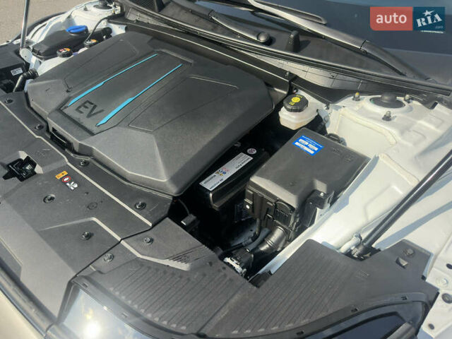 Білий Хендай Ioniq 5, об'ємом двигуна 0 л та пробігом 35 тис. км за 35399 $, фото 150 на Automoto.ua